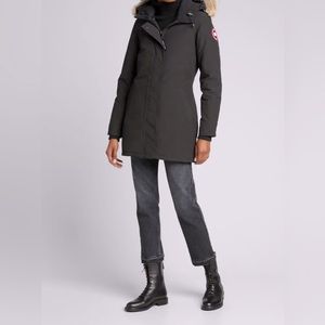 Canada Goose Victoria Parka down filled Winter coat Navy M fur rimmed hood